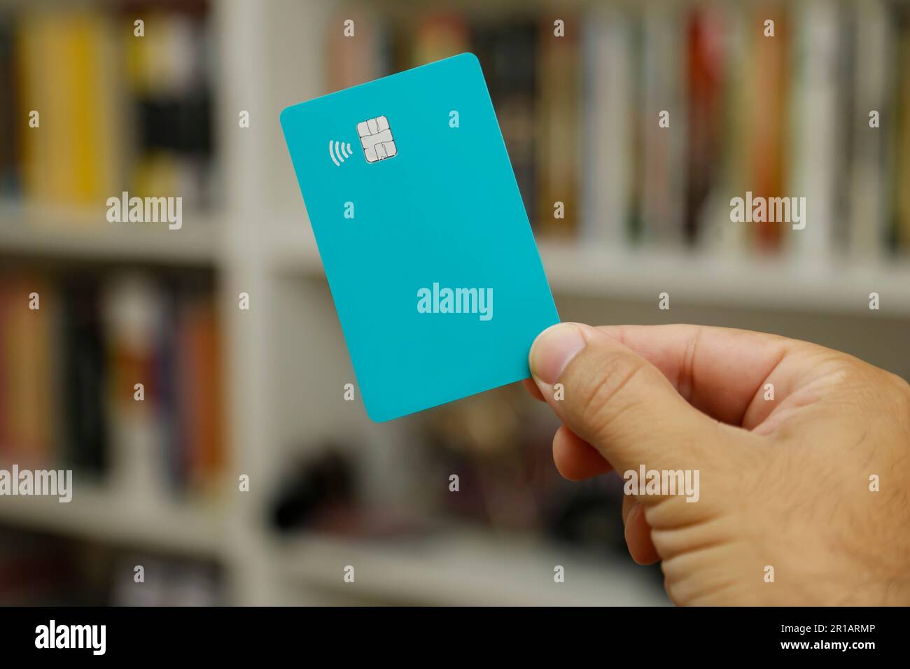 carta verde di credito o di debito senza contatto con segno di contatto. Sistema di pagamento digitale. Foto Stock