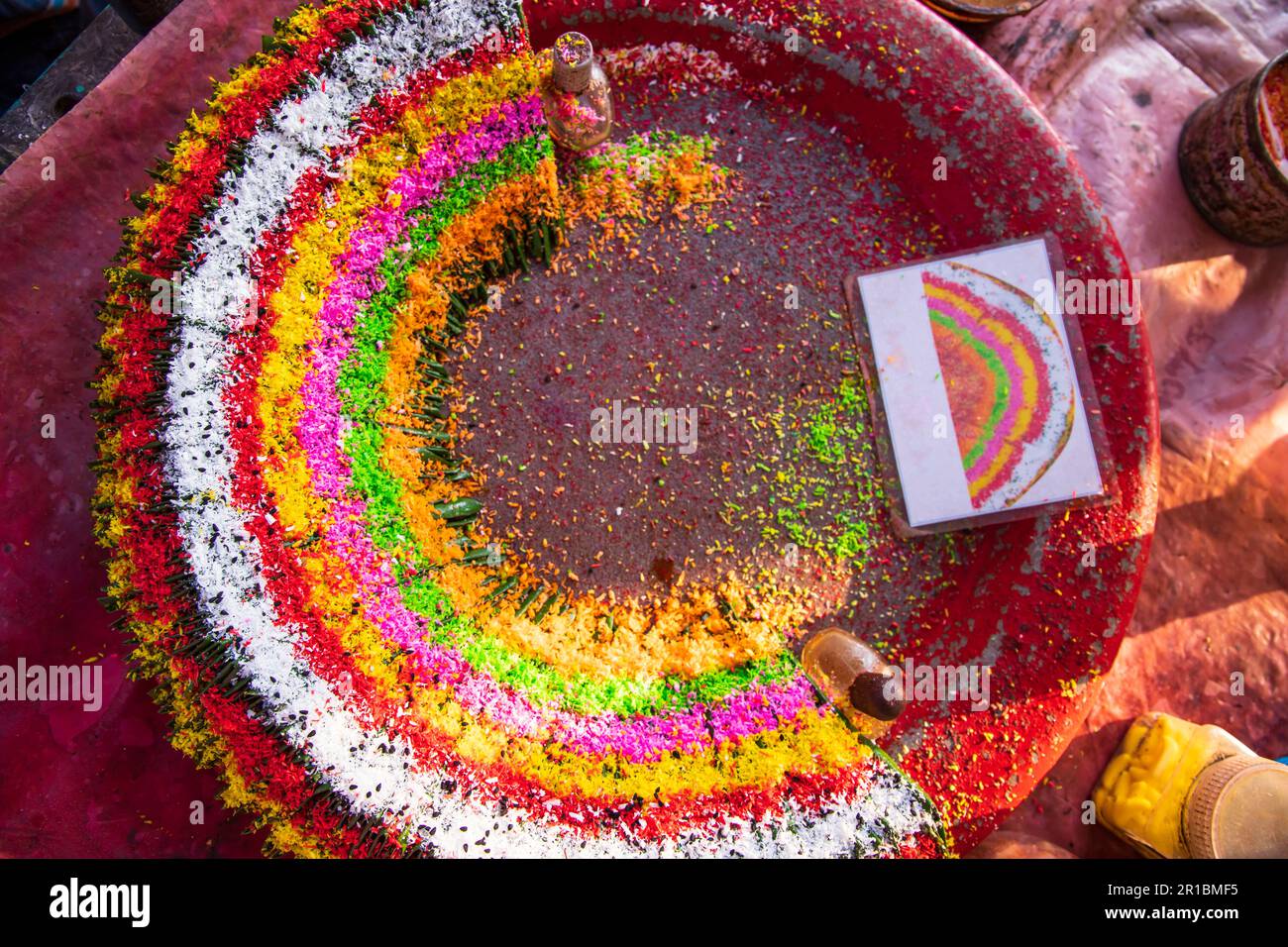 Decorate Bangladesi tradizionale decorazione masala colorata kasturi paan o foglia di betel Foto Stock