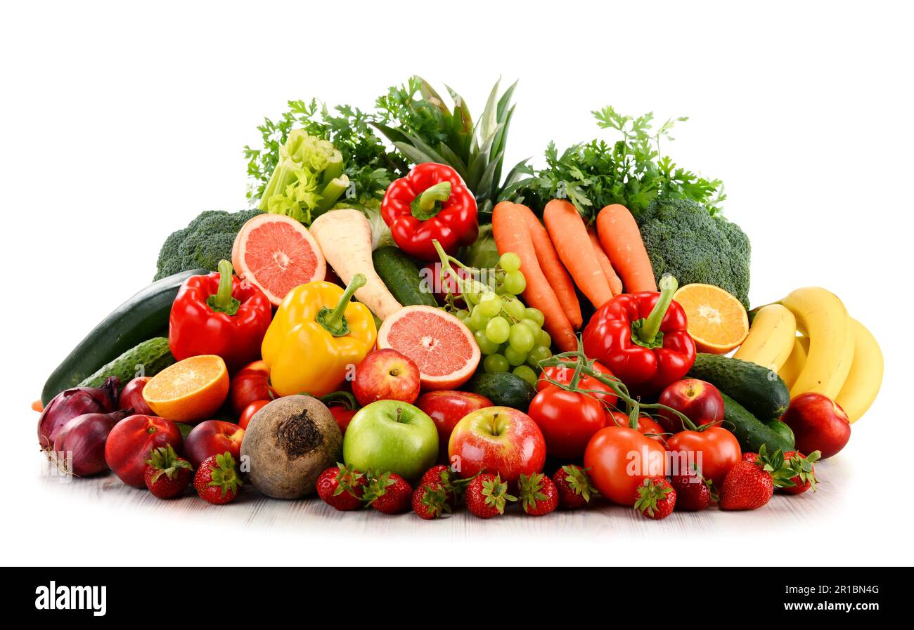Varietà di ortaggi e frutta isolato su sfondo bianco Foto Stock