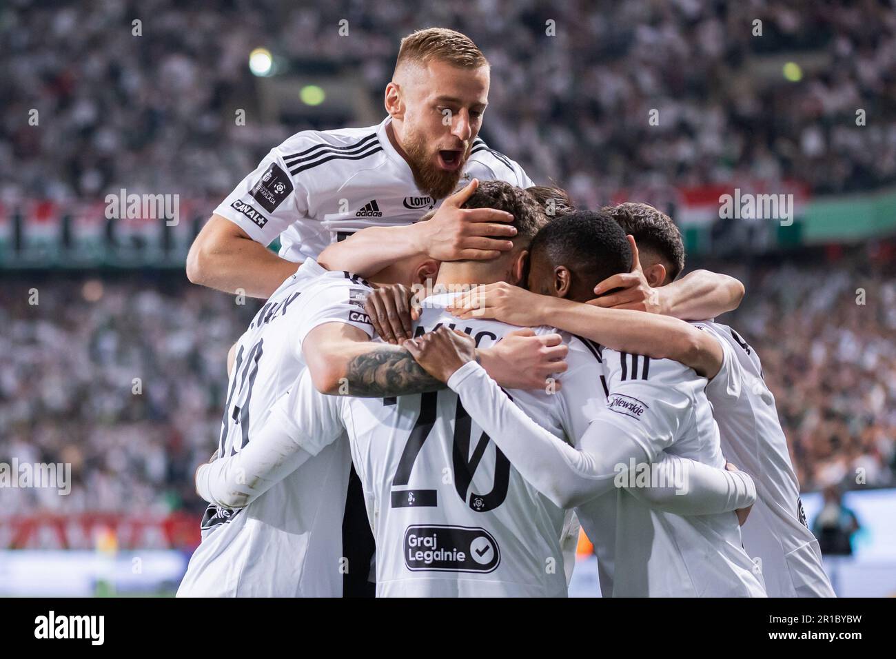 Varsavia, Polonia. 12th maggio, 2023. Rafal Augustystyniak (Top) di Legia celebra un gol con i compagni di squadra durante la partita della PKO Ekstraklasa League tra Legia Warszawa e Jagiellonia Bialystok al Maresciallo Jozef Pilsudski Legia Municipal Stadium.Final Score; Legia Warszawa 5:1 Jagiellonia Bialystok. (Foto di Mikolaj Barbanell/SOPA Images/Sipa USA) Credit: Sipa USA/Alamy Live News Foto Stock