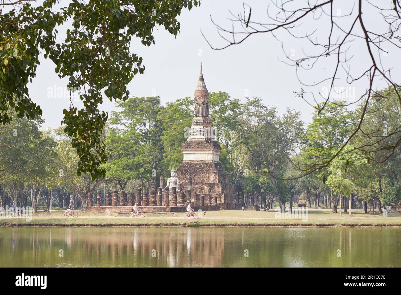 Wat Trapphang Ngoen nella storica città di Sukhothai, Thailandia, considerata la prima capitale del Siam Foto Stock