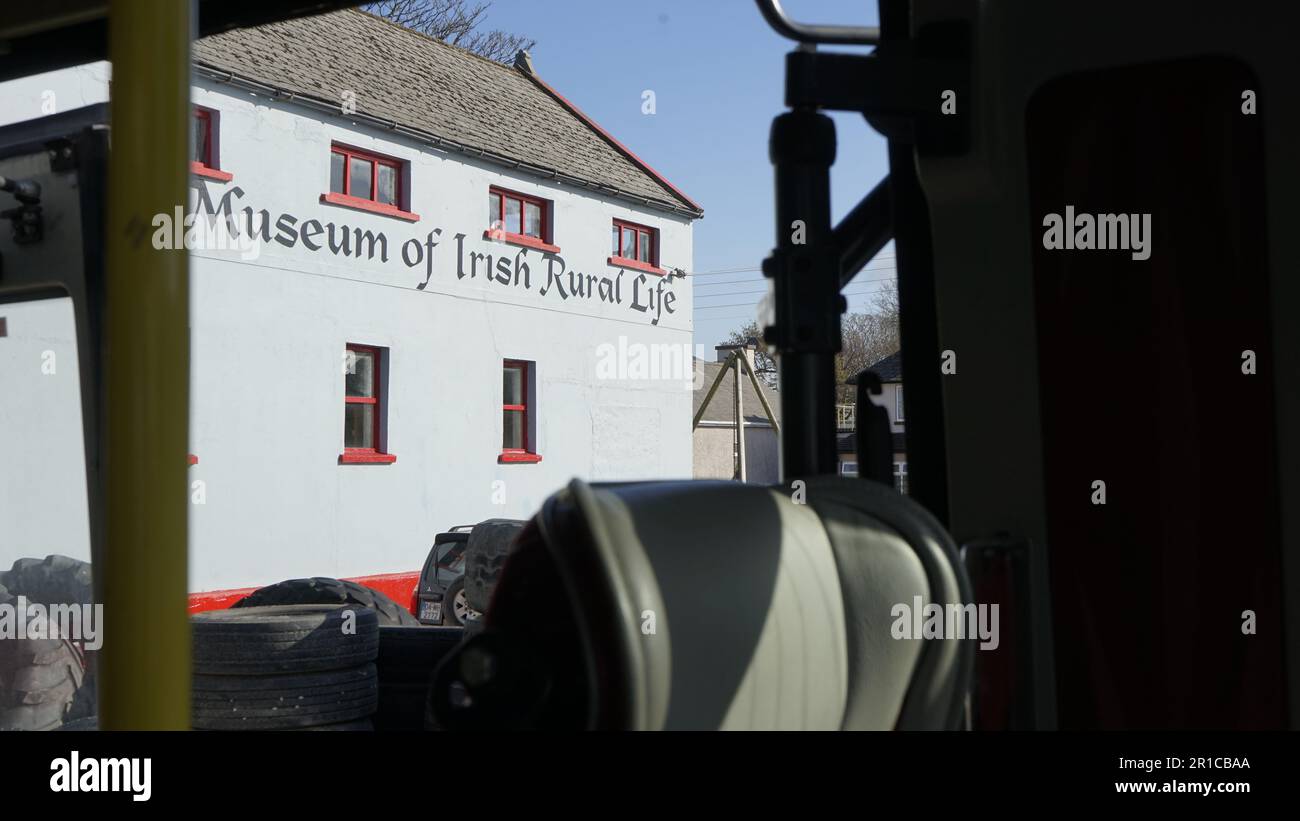 Carrigaholt è un piccolo villaggio nella parte occidentale del Clare, situato tra Kilkee e Kilbaha. Foto Stock