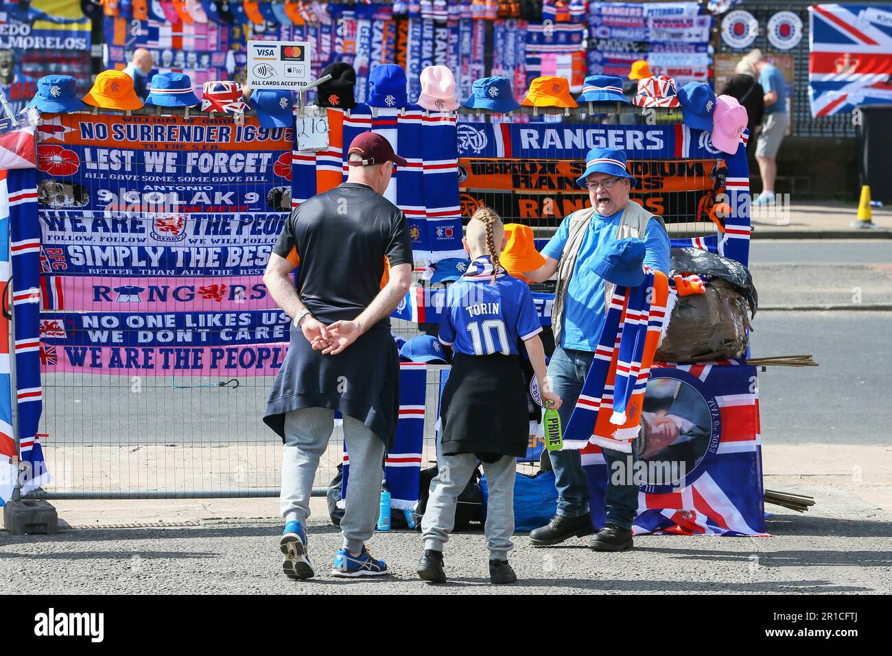 Glasgow, Regno Unito. 13th maggio, 2023. Nell'ultimo gioco della stagione "Old firm", i fan di Rangers e la polizia si preparano per il gioco. D'accordo, nessun ventilatore celtico sarà permesso nel terreno. Credit: Findlay/Alamy Live News Foto Stock
