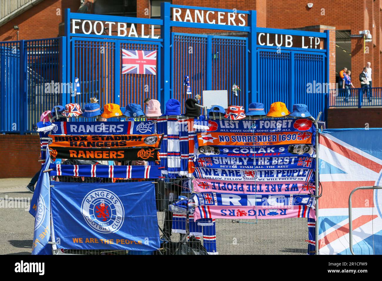 Glasgow, Regno Unito. 13th maggio, 2023. Nell'ultimo gioco della stagione "Old firm", i fan di Rangers e la polizia si preparano per il gioco. D'accordo, nessun ventilatore celtico sarà permesso nel terreno. Credit: Findlay/Alamy Live News Foto Stock
