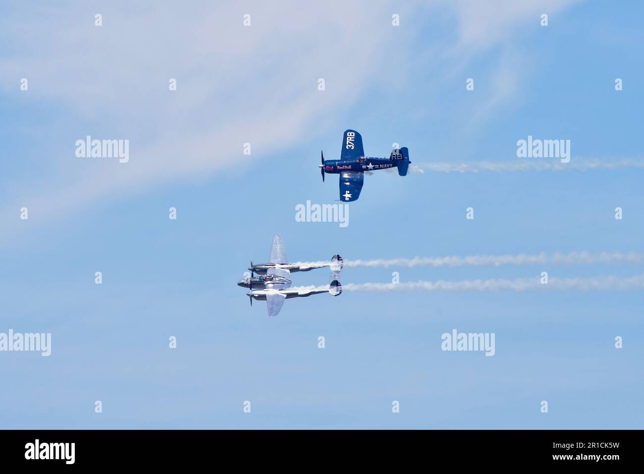 Zeltweg, Austria - 03 settembre 2022: Spettacolo aereo pubblico in Stiria chiamato Airpower 22, dimostrazione di volo con due aerei da combattimento della seconda guerra mondiale, Presidente Vought Foto Stock