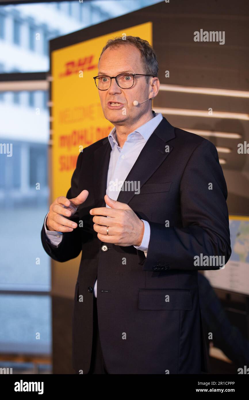 Monaco, Germania. 10th maggio, 2023. Tim Scharwath, membro del Consiglio di Amministrazione del Gruppo Deutsche Post DHL e CEO di DHL Global Forwarding, Freight, alla conferenza stampa di Deutsche Post DHL il 10 maggio 2023 al Transport Logistic, Salone Internazionale per la logistica, la mobilità, L'IT e la gestione della catena di fornitura, a Monaco di Baviera, Germania. (Foto di Alexander Pohl/Sipa USA) Credit: Sipa USA/Alamy Live News Foto Stock