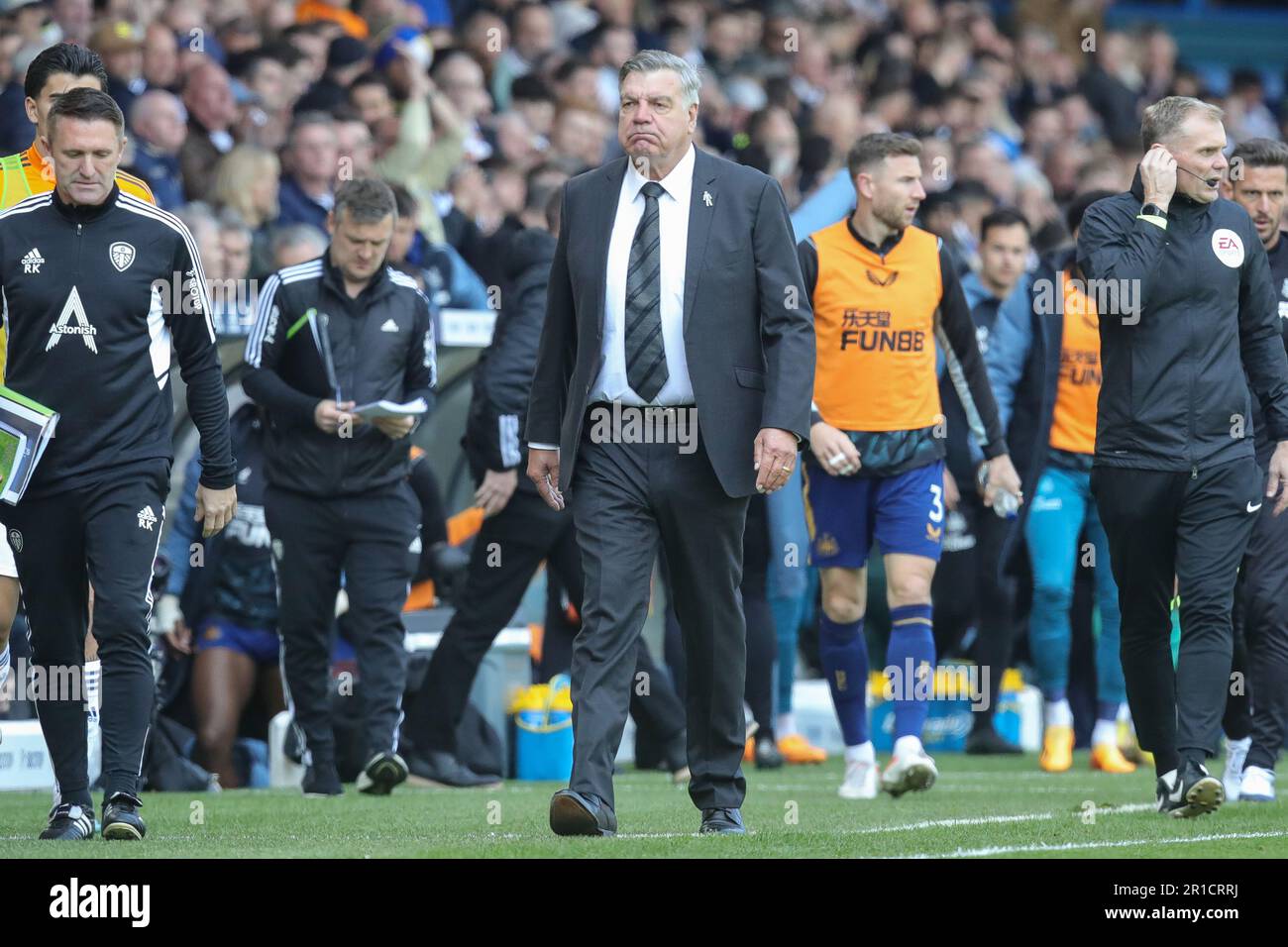 Un manager sconsolato Sam Allardyce di Leeds United parte a metà tempo durante la partita della Premier League Leeds United vs Newcastle United a Elland Road, Leeds, Regno Unito, 13th maggio 2023 (Foto di James Heaton/News Images) Foto Stock