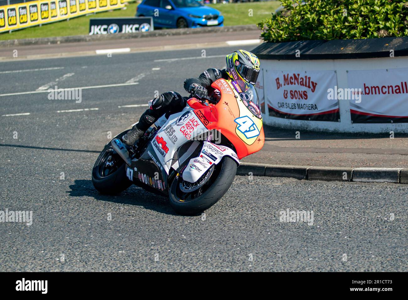 Portstewart, Regno Unito. 13th maggio, 2023. RICHARD COOPER ha vinto la Milltown Service Station, che era gara tre Supertwoin Bike. E' stato rinviato da giovedì sera. Richard ha ottenuto un nuovo record sul giro di 112,251mph crediti: Bonzo/Alamy Live News Foto Stock