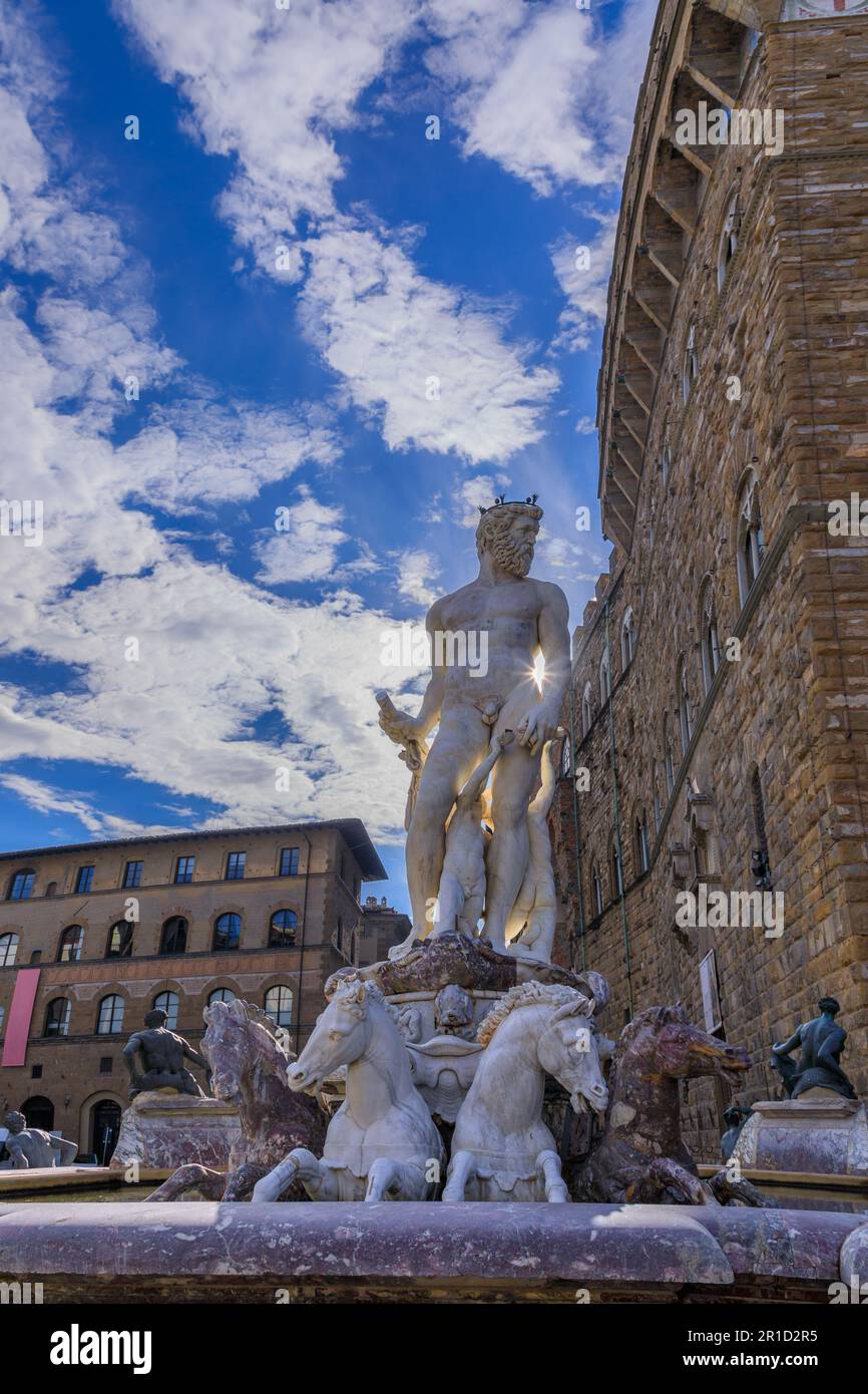 La Fontana del Nettuno a Firenze si trova in Piazza della Signoria di fronte a Palazzo Vecchio. Foto Stock