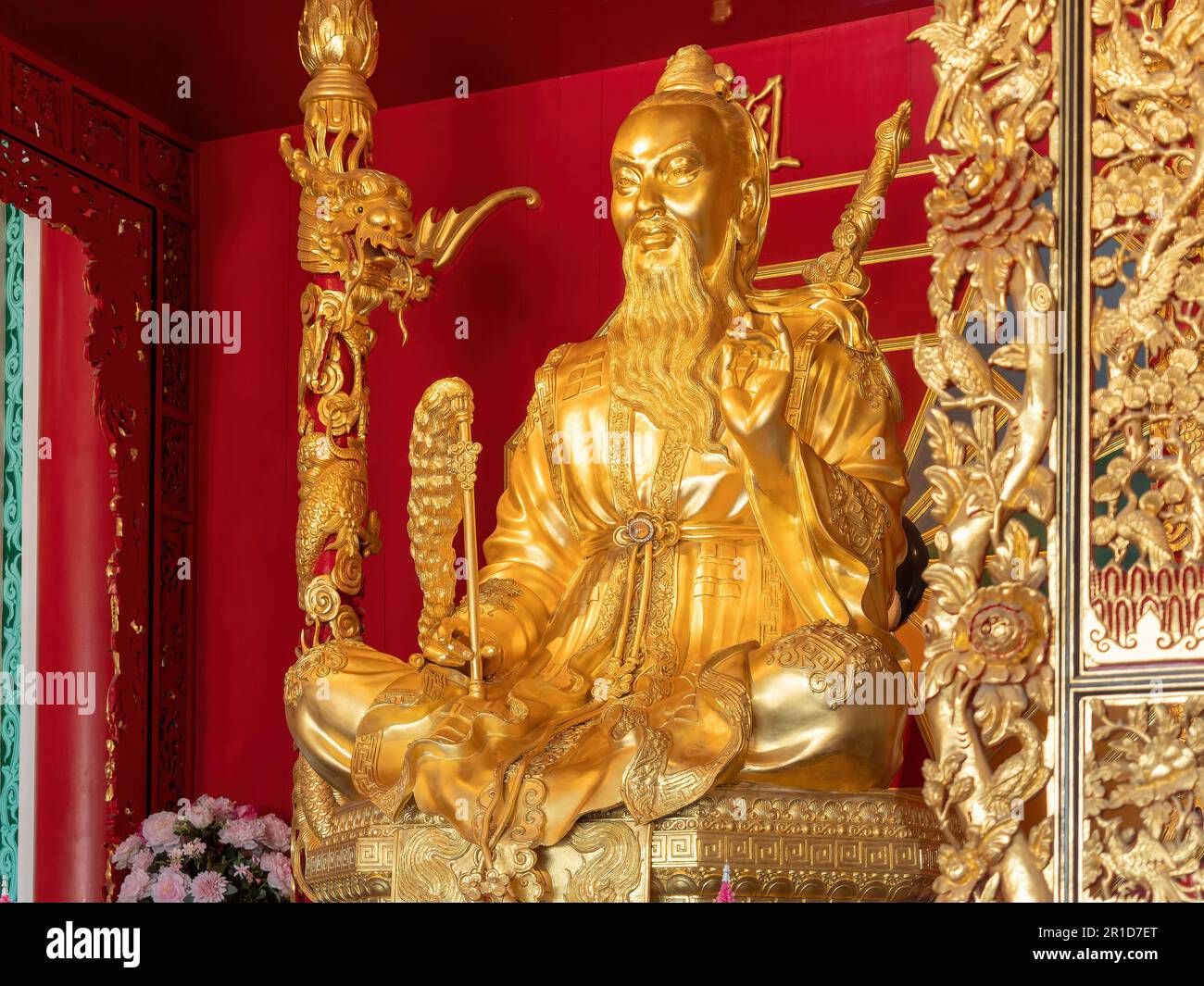 Statua di Lu Dongbin a Viharn Sien, un museo cinese-tailandese e santuario vicino a Wat Yan a Huai Yai, vicino a Pattaya, provincia di Chonburi in Thailandia. Foto Stock