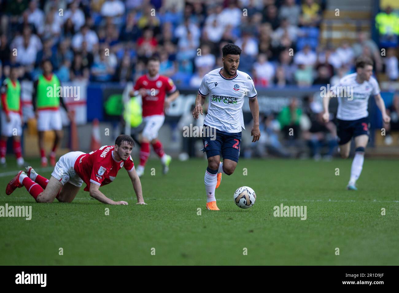 Elias Kachunga #24 di Bolton Wanderers con la palla durante la Sky Bet League 1 Play-off partita Bolton Wanderers vs Barnsley presso l'Università di Bolton Stadium, Bolton, Regno Unito, 13th maggio 2023 (Foto di Craig Anthony/News Images) a Bolton, Regno Unito il 5/13/2023. (Foto di Craig Anthony/News Images/Sipa USA) Foto Stock