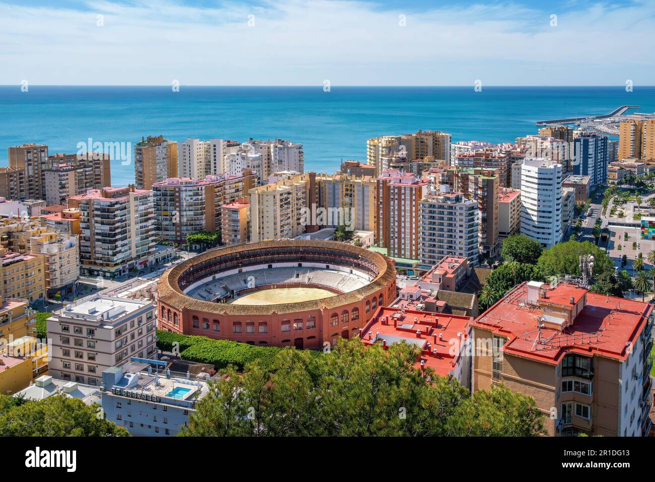 Veduta aerea di Plaza de Toros la Malagueta (Bullring) - Malaga, Andalusia, Spagna Foto Stock