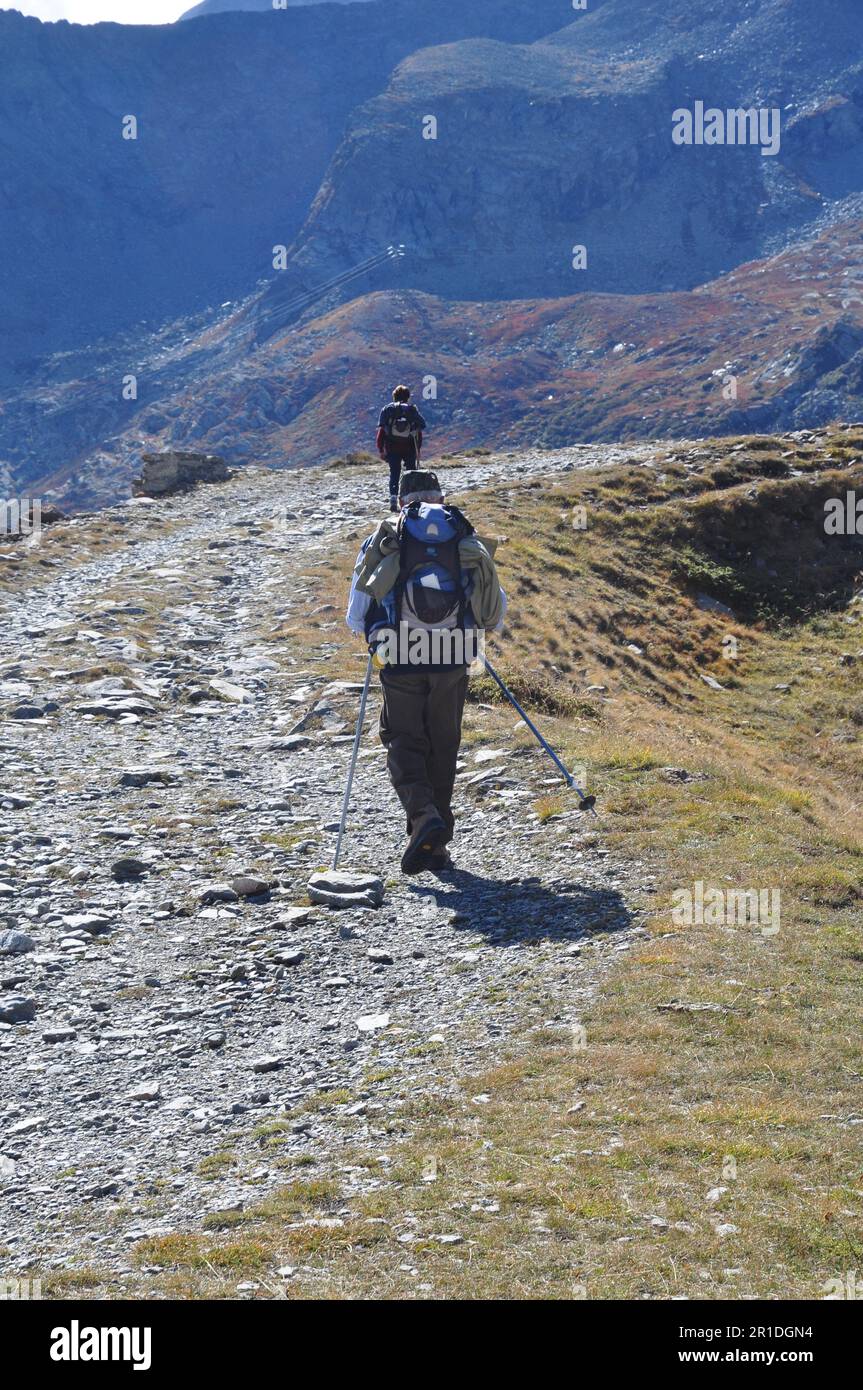 Escursionisti a Fort de la Variselle Mt Cenis in Haute Maurienne Savoie Foto Stock