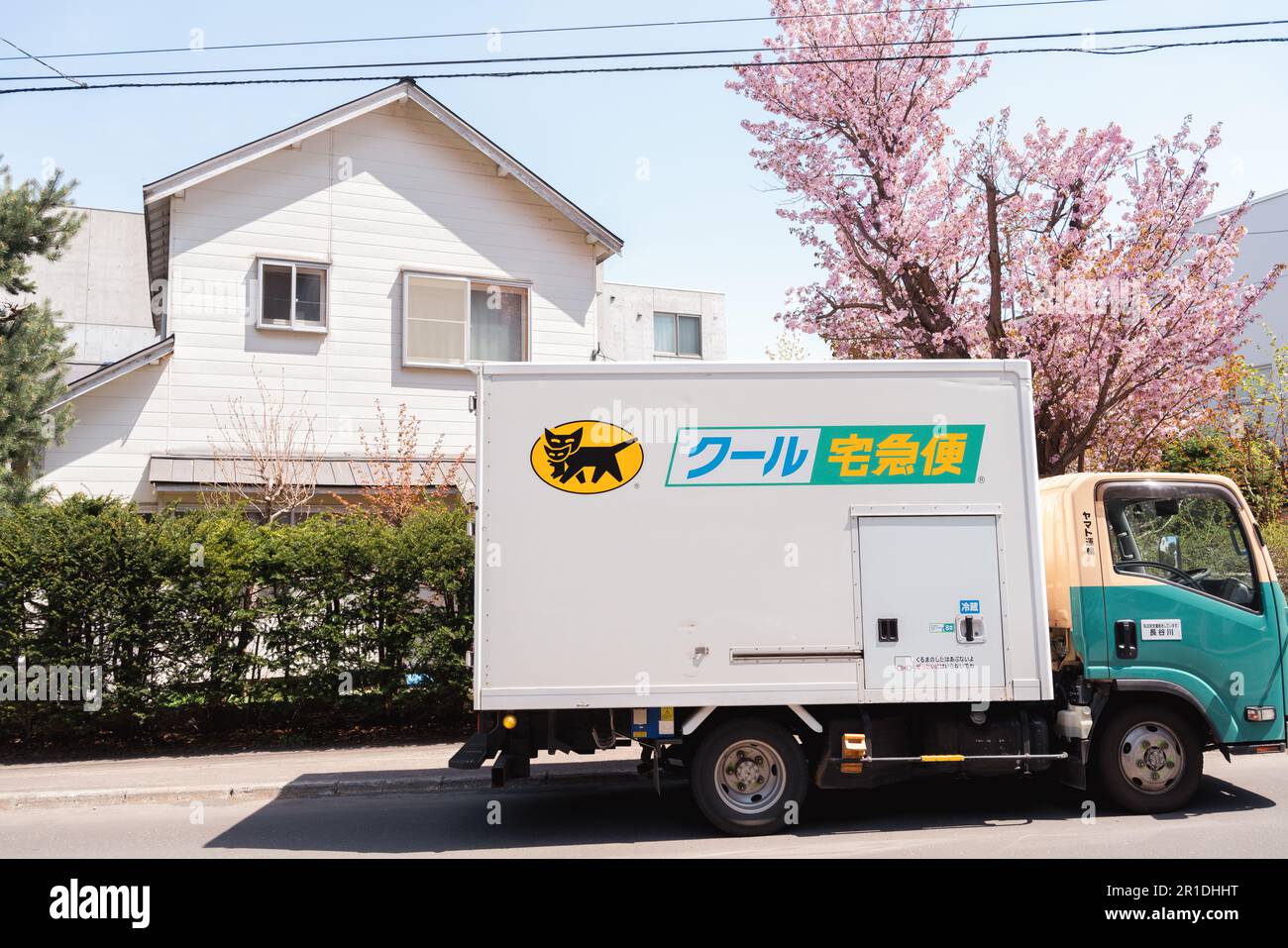 Sapporo, Hokkaido, Giappone - 25 Aprile 2023 : kuroneko Yamato azienda di trasporto Servizio di consegna camion Foto Stock