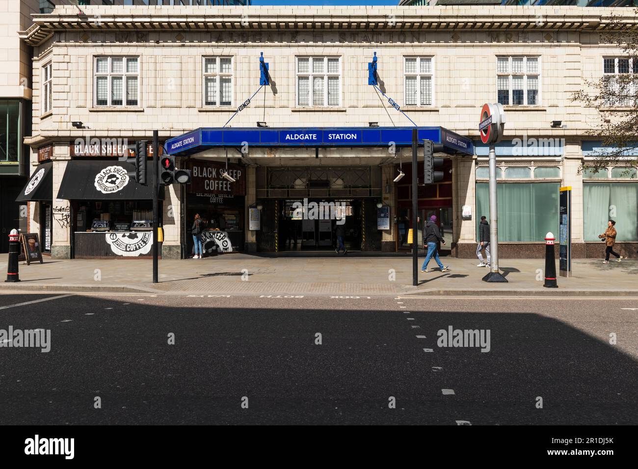 Stazione della metropolitana di Aldgate, Aldgate High Street, Londra, Regno Unito. 7 Apr 2023 Foto Stock