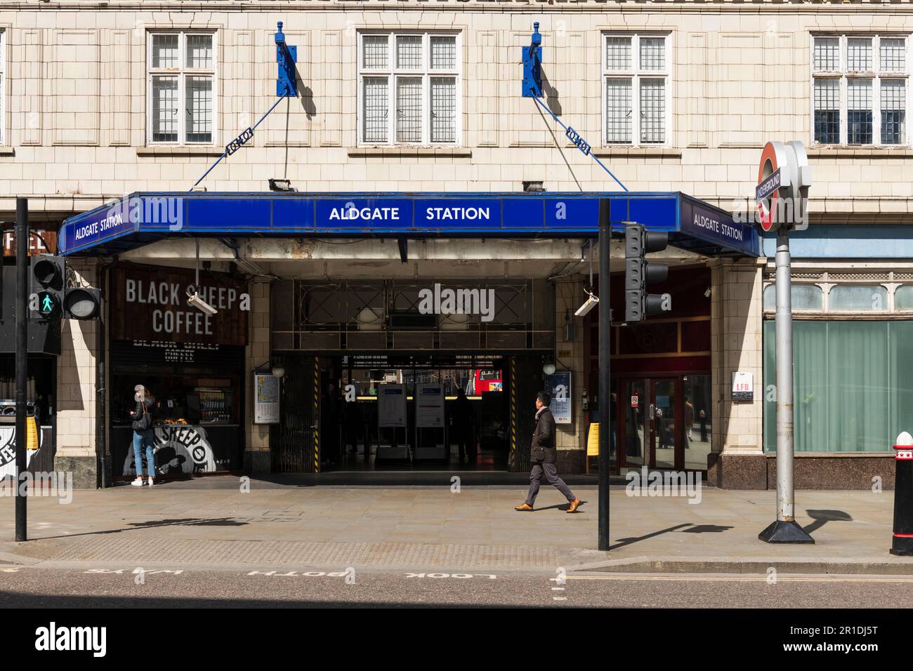 Stazione della metropolitana di Aldgate, Aldgate High Street, Londra, Regno Unito. 7 Apr 2023 Foto Stock