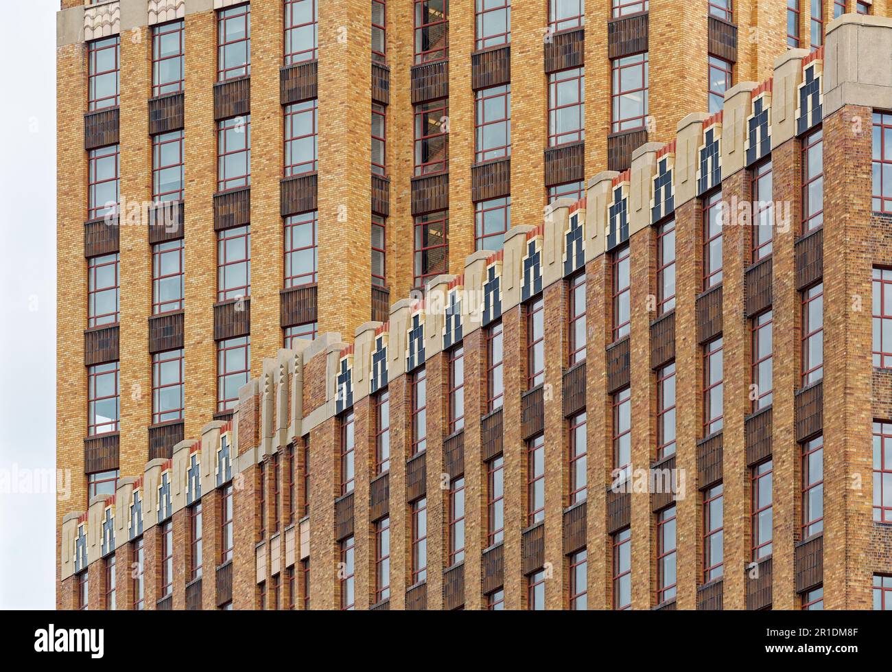 State Tower Building, un punto di riferimento di Syracuse, presenta prominenti dettagli Art Deco lungo la sommità di ogni torre e ala. Foto Stock