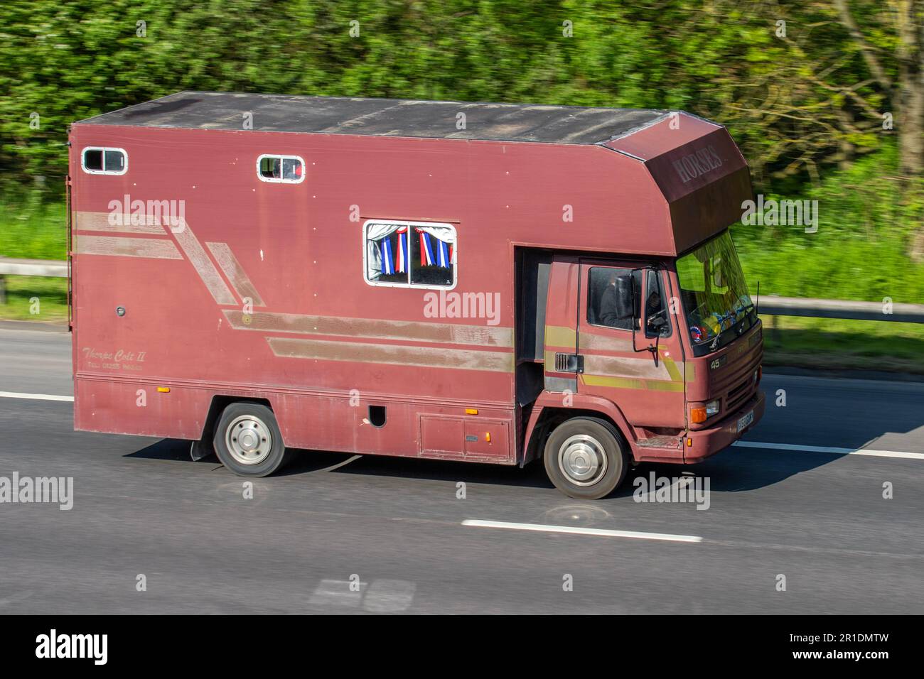 1993 90s anni '90 Leyland DAF; fa 45,130 Red Diesel 5880 cc; Caravan e Motorhomes, camper su strade britanniche, veicolo per il tempo libero RV, conversioni di furgoni che viaggiano sull'autostrada M61, Manchester, Regno Unito Foto Stock