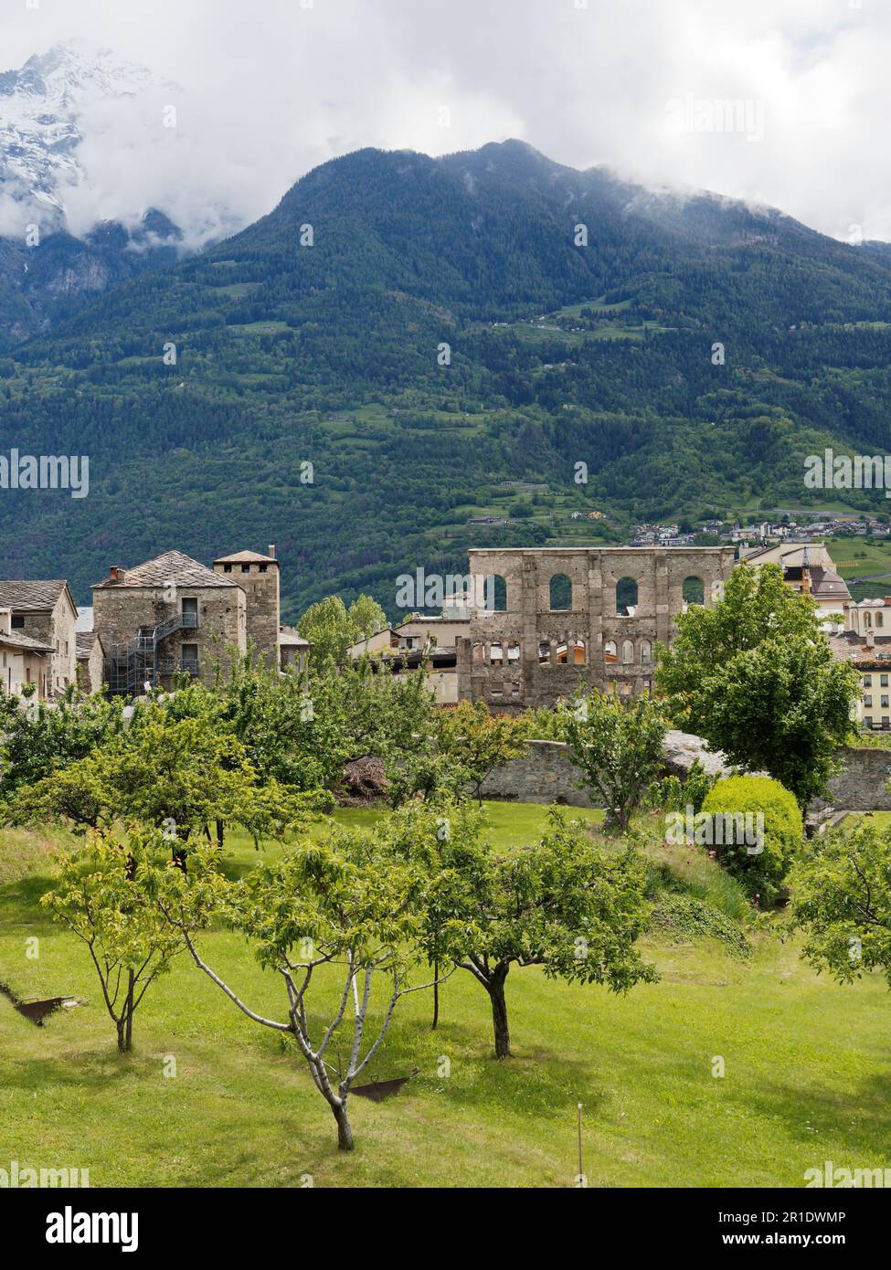 Antico Teatro Romano nella città di Aosta, Valle d'Aosta, NW Italia Foto Stock