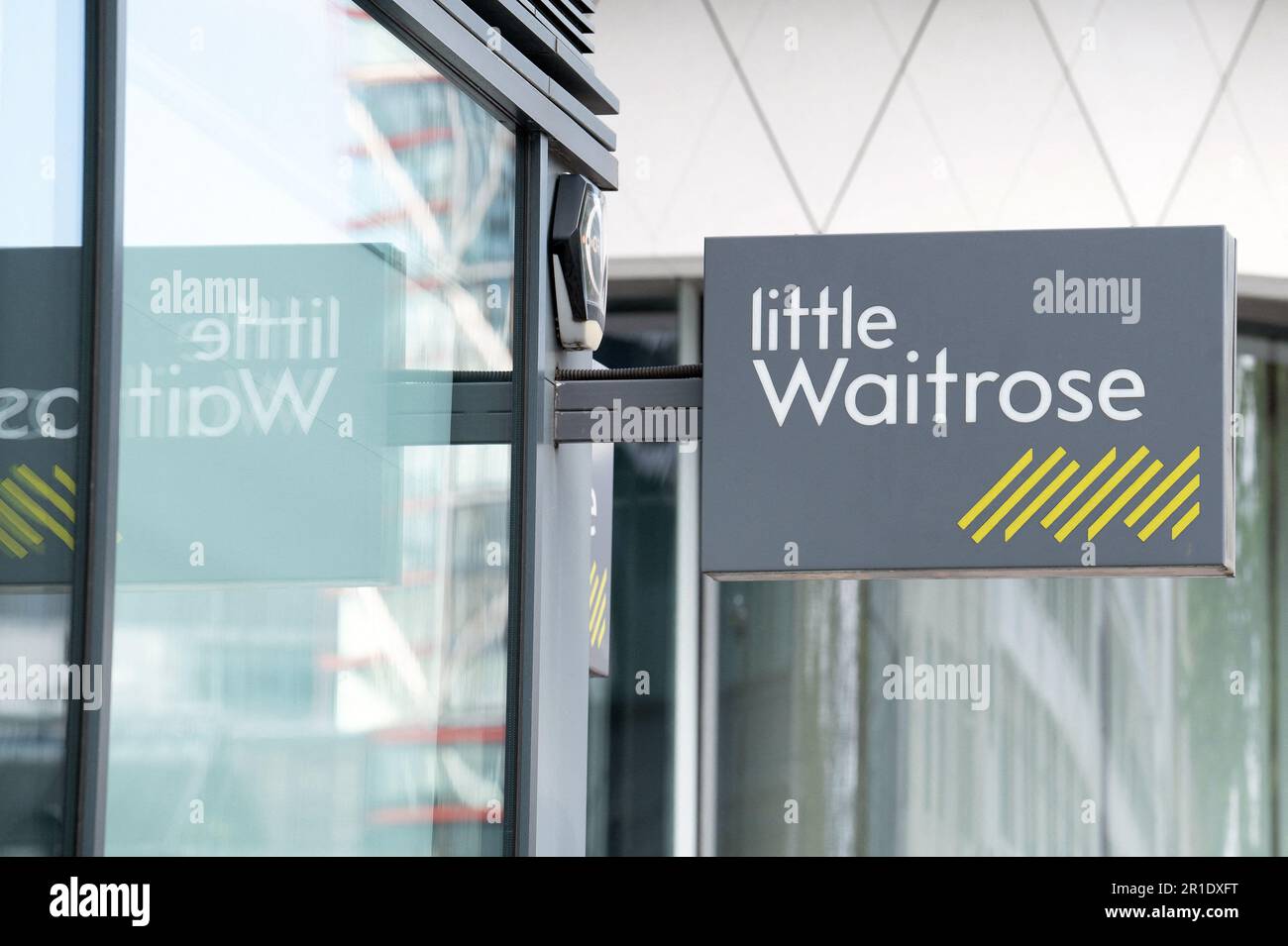Londra, Regno Unito. 11th maggio, 2023. Un segno di negozio di Little Waitrose Store, il 07 maggio 2023 a Londra, Inghilterra. Photo by David Niviere/ABACAPRESS.COM Credit: Abaca Press/Alamy Live News Foto Stock