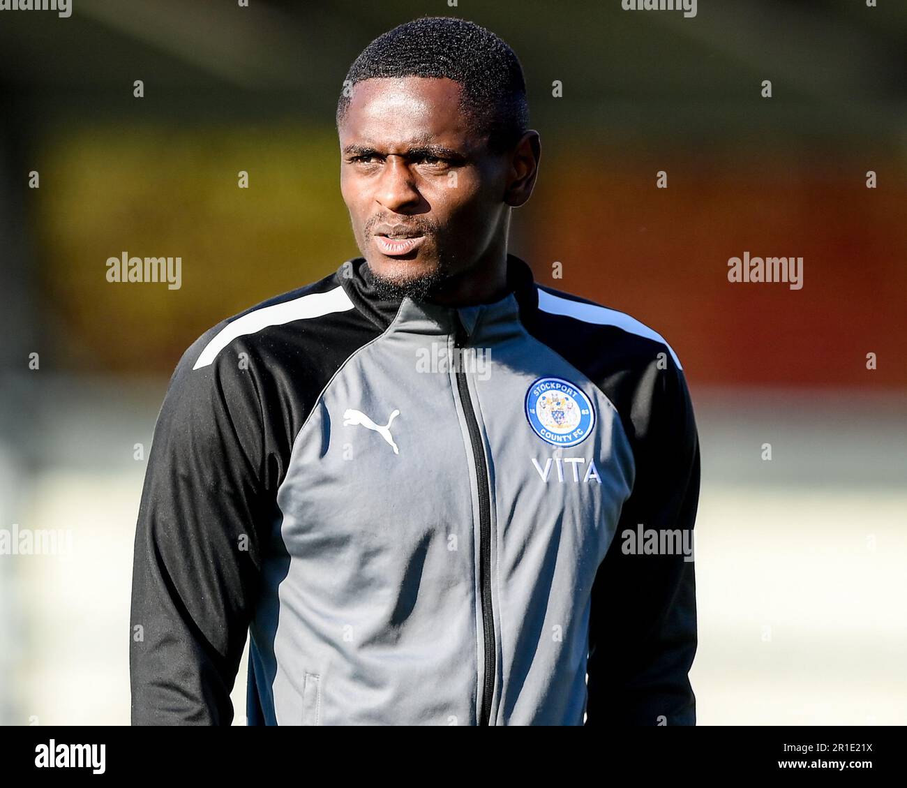 IAkil Wright #4 della contea di Stockport in arrivo davanti alla partita di gioco della Sky Bet League 2 Salford City vs Stockport County a Moor Lane, Salford, Regno Unito, 13th maggio 2023. (Foto di ben Roberts/News Images) Foto Stock