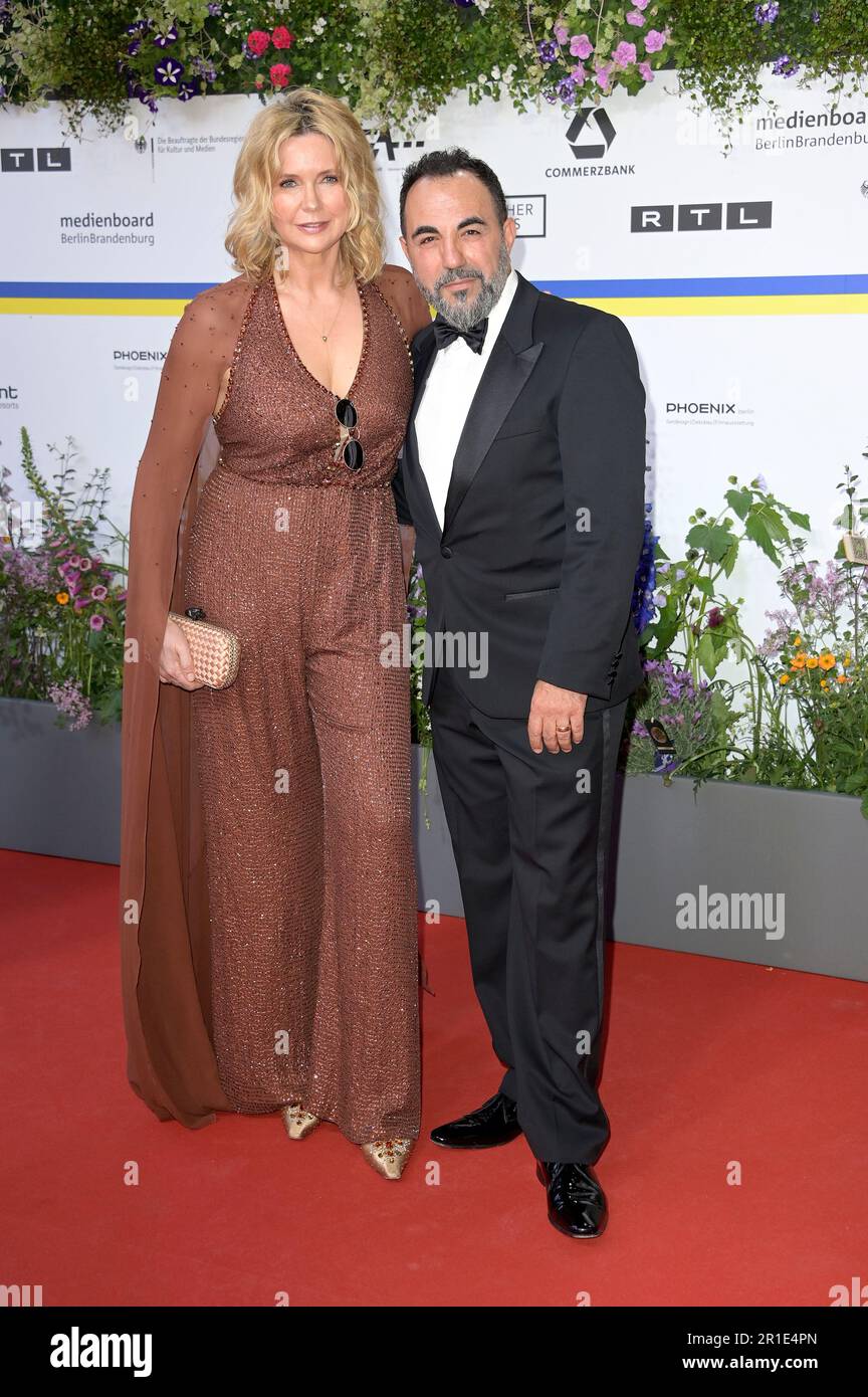 Berlino, Germania. 12th maggio, 2023. Veronica Ferres und Adnan Maral bei der 73. Verleihung des Deutschen Filmpreises 2023 im Theater am Potsdamer Platz. Berlin, 12.05.2023 Credit: Geisler-Fotopress GmbH/Alamy Live News Foto Stock