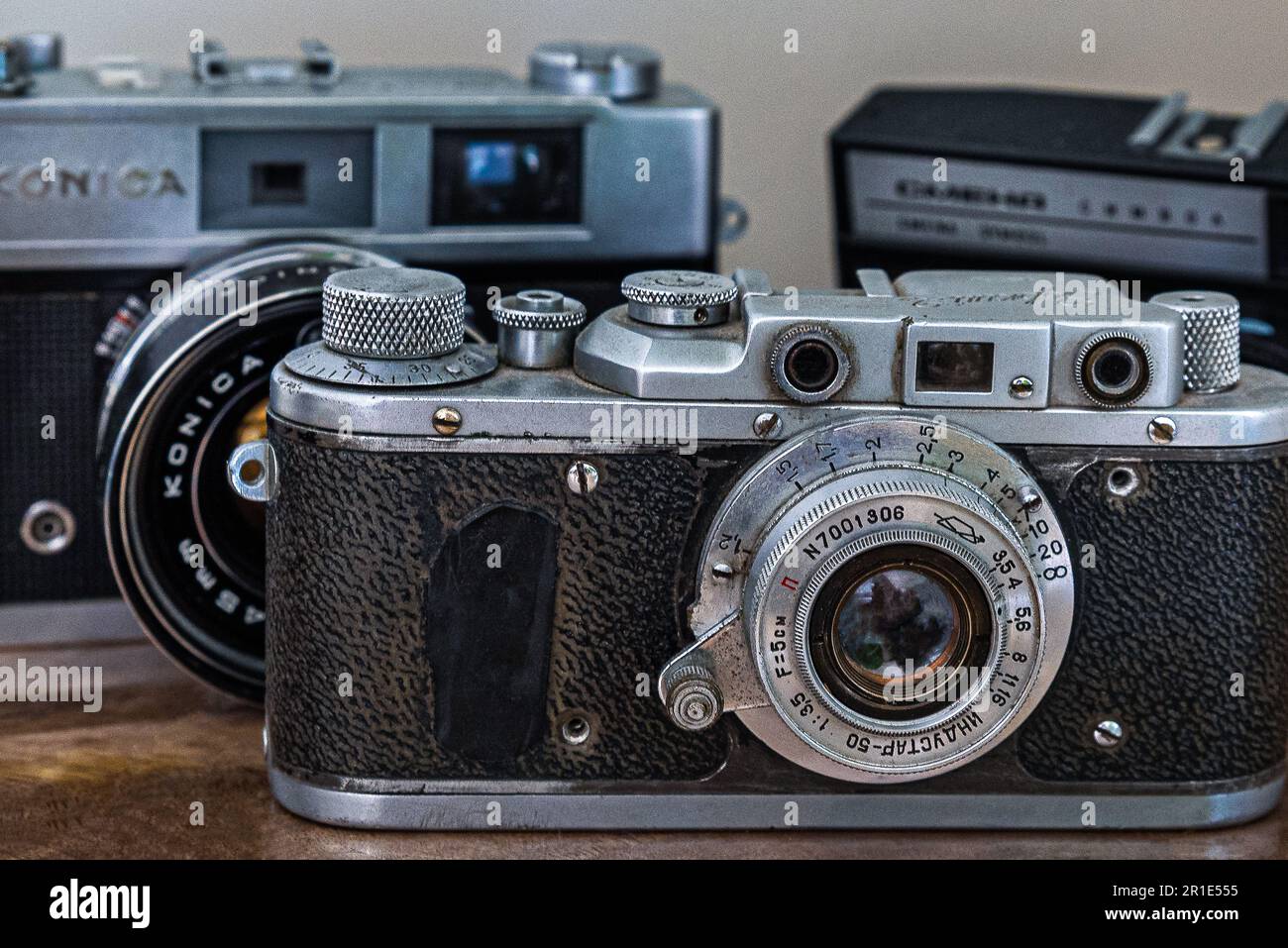 Zorka camera - una macchina fotografica soviet che è una copia della macchina fotografica Leica. Vecchie fotocamere dell'epoca dei 35mm film Rolls.A collezione di reflex classiche. Foto Stock