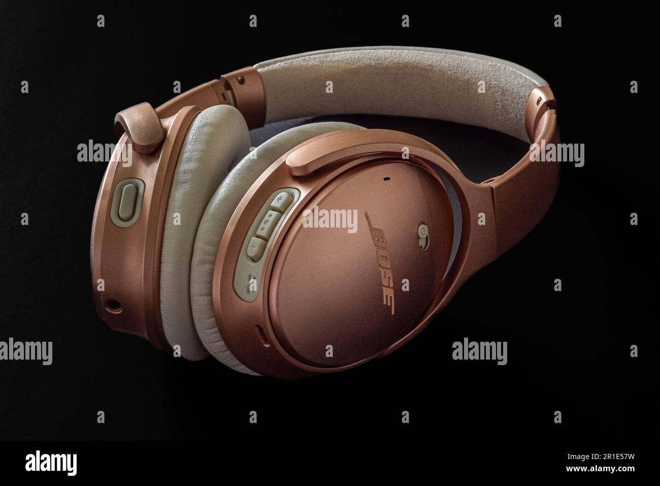 Cuffie wireless Bose. Ottimo per ascoltare musica, radio e registrazioni di alta qualità da moderni supporti di memorizzazione musicale. Foto Stock