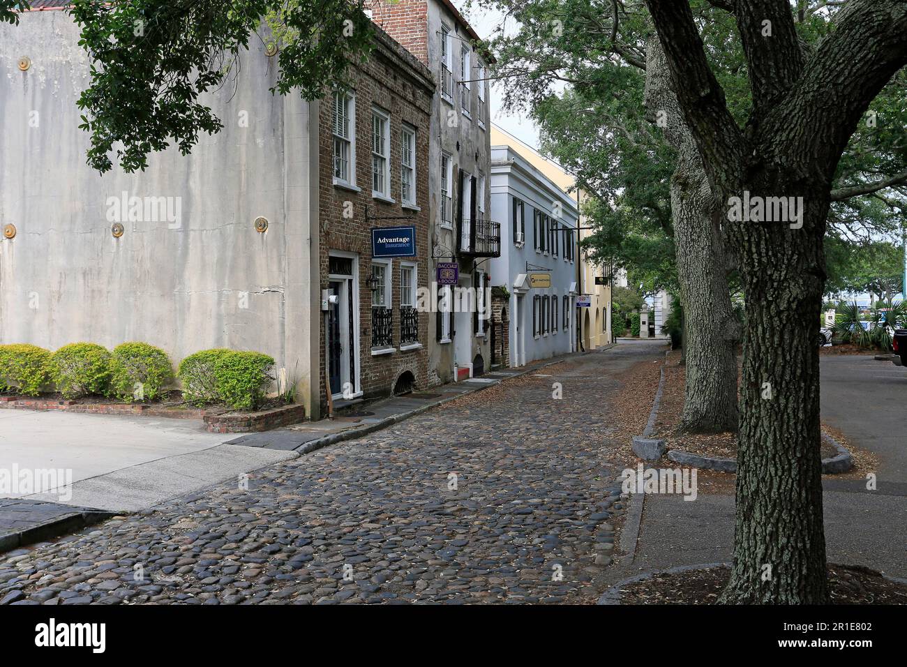 Una strada lastricata di roccia zavorrata a Charleston, South Carolina, USA Foto Stock