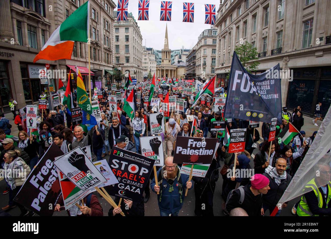 Londra, Regno Unito. 13th maggio, 2023. Libera Palestina, fine Apartheid, fine della manifestazione di occupazione nel centro di Londra. Manifestazione commemorativa del 75th° anniversario della Nakba, il processo di pulizia etnica, colonizzazione e espropriazione che ha visto oltre 750.000 palestinesi cacciati in esilio e più di 500 città e villaggi cancellati dalla mappa. Credit: Karl Black/Alamy Live News Foto Stock