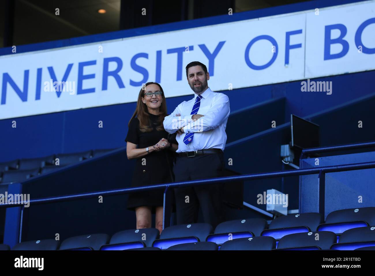 Il proprietario del Bolton Wanderers Football Club Sharon Brittan e l'amministratore delegato Neil Hart durante la partita di lancio della Sky Bet League 1 Bolton Wanderers vs Barnsley all'Università di Bolton Stadium, Bolton, Regno Unito, 13th maggio 2023 (Foto di Craig Anthony/News Images) Foto Stock