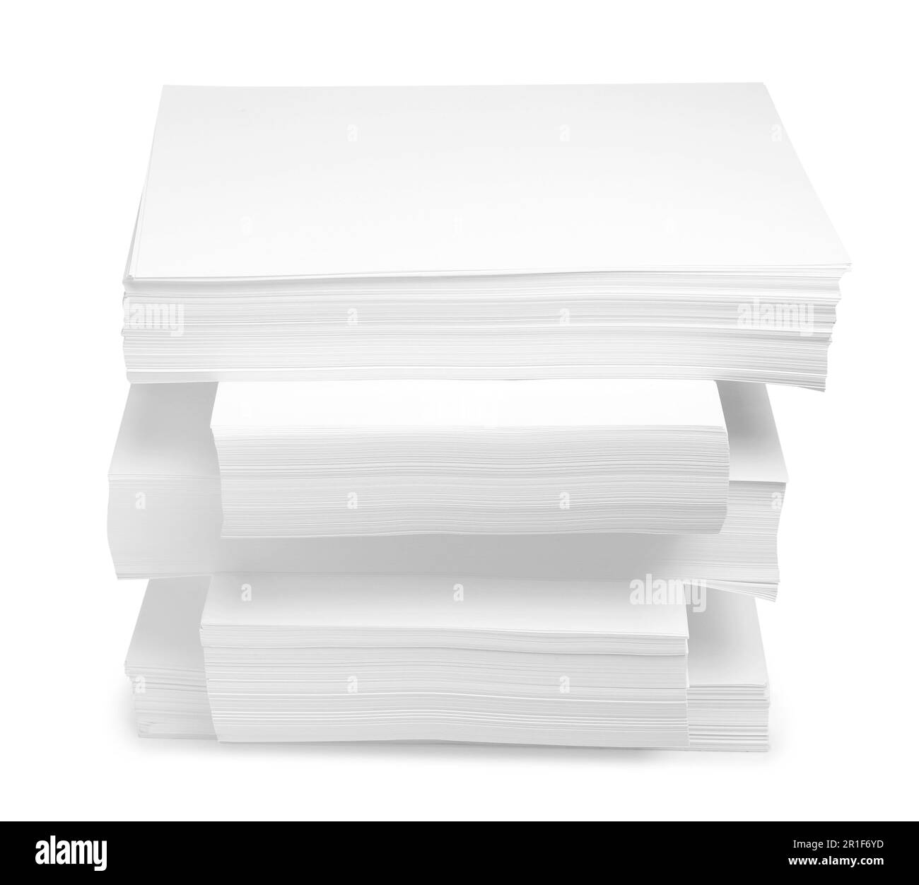 Pile di fogli di carta su sfondo bianco Foto Stock