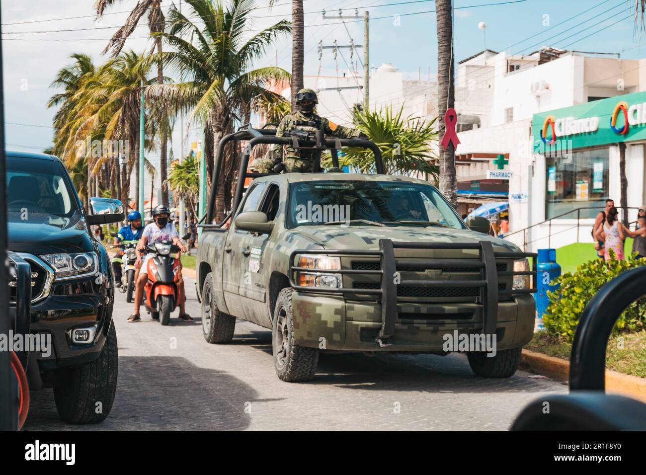 Un camion di pattuglia dell'esercito messicano Chevrolet su Isla Mujeres, Yucatan, Messico Foto Stock