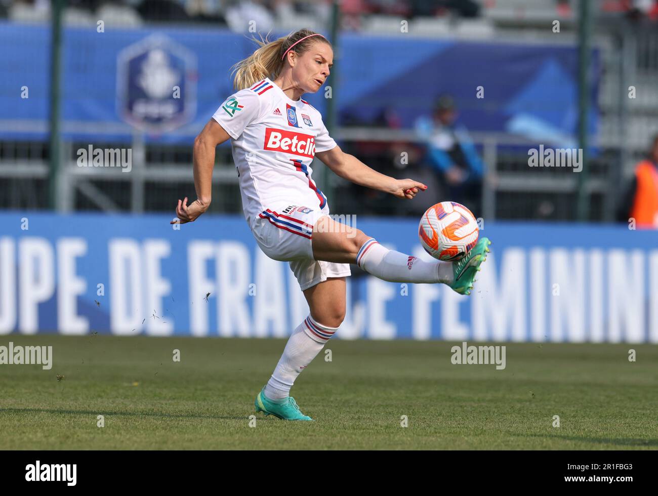 Orleans, Francia. 13th maggio, 2023. Eugenie le Sommer di o compete durante la finale della Coppa francese femminile del 2022-2023 tra Paris Saint-Germain e Olympique Lyonnais (OL) a Orleans, in Francia, il 13 maggio 2023. Credit: Gao Jing/Xinhua/Alamy Live News Foto Stock