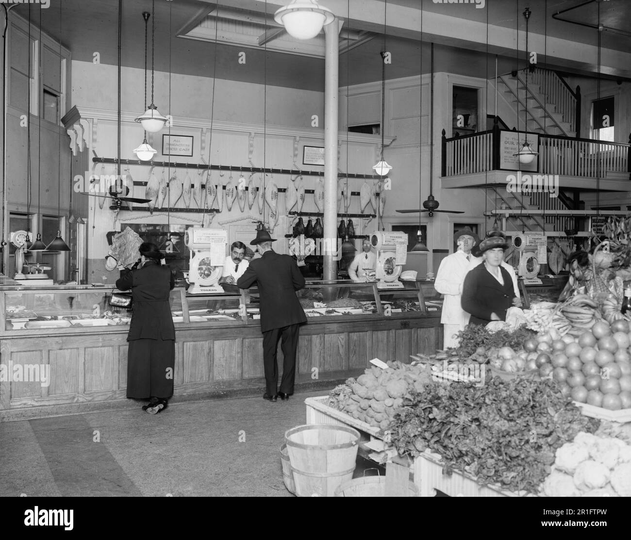 Foto di archivio: Vecchio mercato olandese, interni, Washington, D.C. ca. 1920-1921 Foto Stock