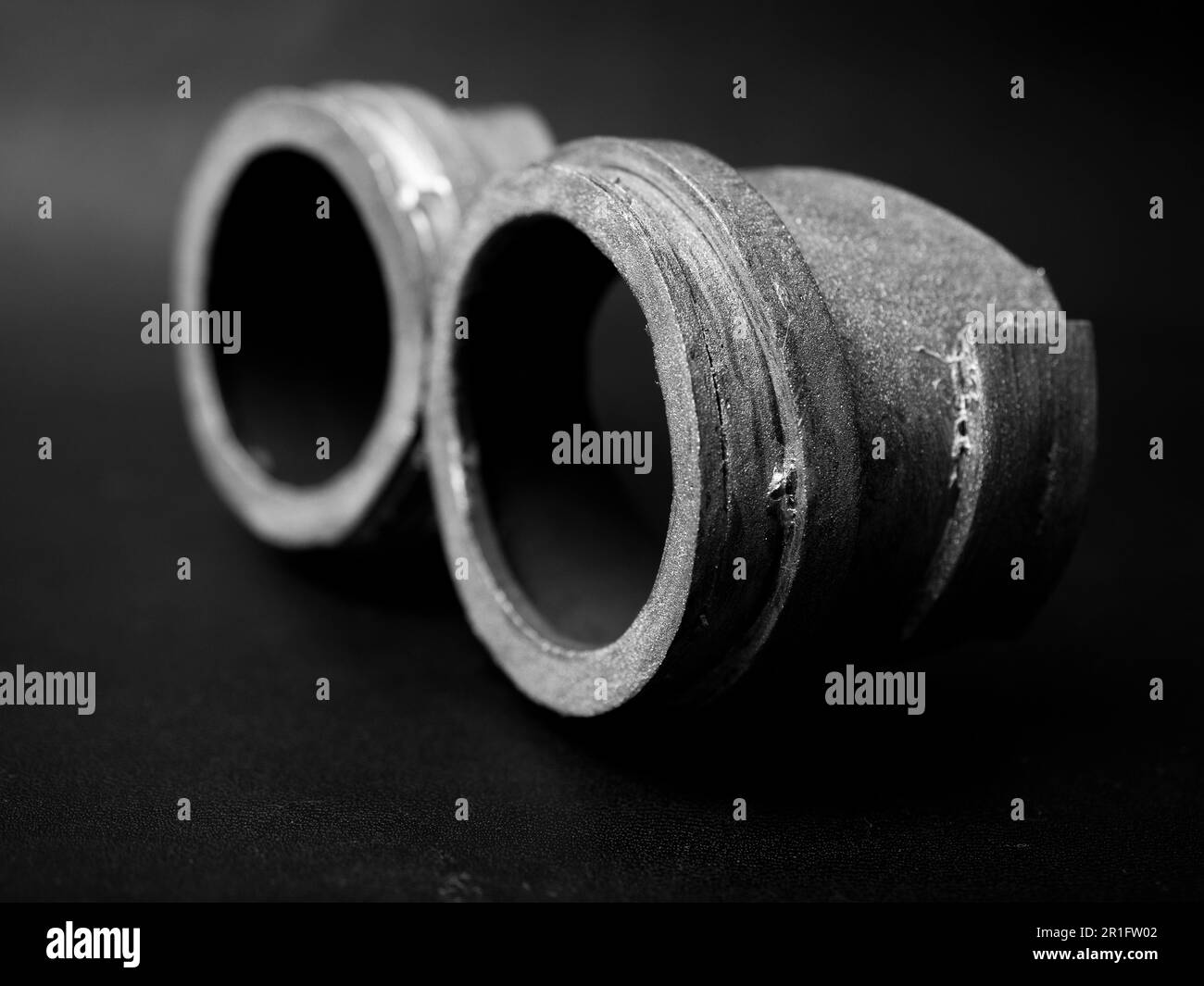 Occhiali pilota DIY color argento per accecari in costume su sfondo nero Foto Stock