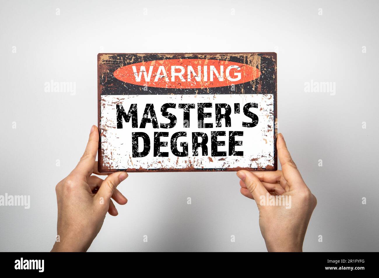 Master. Segnale di avvertimento con testo su sfondo bianco. Foto Stock