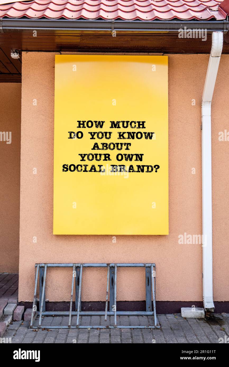 Quanto conoscete circa il vostro proprio marchio sociale. Banner pubblicitario. Foto Stock