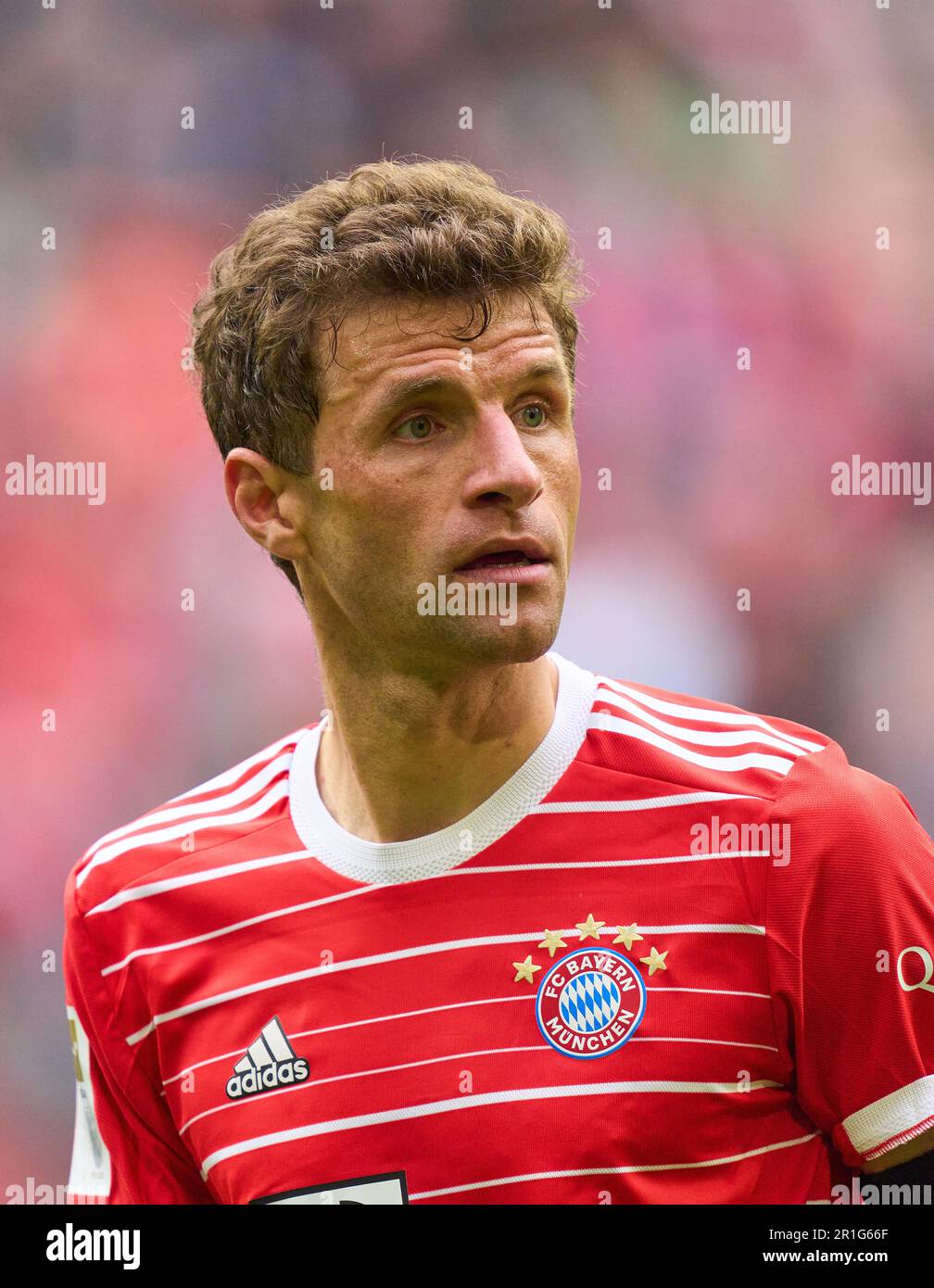 Monaco, Germania. 13th maggio, 2023. Thomas MUELLER, Müller, FCB 25 nella partita FC BAYERN MUENCHEN - FC SCHALKE 04 6-0 1.German Football League il 13 maggio 2023 a Monaco di Baviera, Germania. Stagione 2022/2023, giorno 32, 1.Bundesliga, FCB, München, 32.Spieltag. © Peter Schatz / Alamy Live News - LE NORMATIVE DFL VIETANO L'USO DELLE FOTOGRAFIE come SEQUENZE DI IMMAGINI e/o QUASI-VIDEO - Credit: Peter Schatz/Alamy Live News Foto Stock