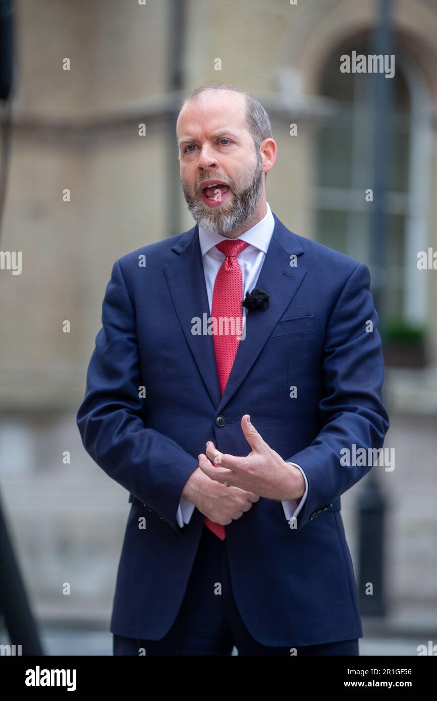 Londra, Inghilterra, Regno Unito. 14th maggio, 2023. Il Segretario ombra di Stato per le imprese, l'energia e la strategia industriale JONATHAN REYNOLDS è visto al di fuori della BBC come appare domenica con Laura Kuenssberg show. (Credit Image: © Tayfun Salci/ZUMA Press Wire) SOLO PER USO EDITORIALE! Non per USO commerciale! Credit: ZUMA Press, Inc./Alamy Live News Foto Stock