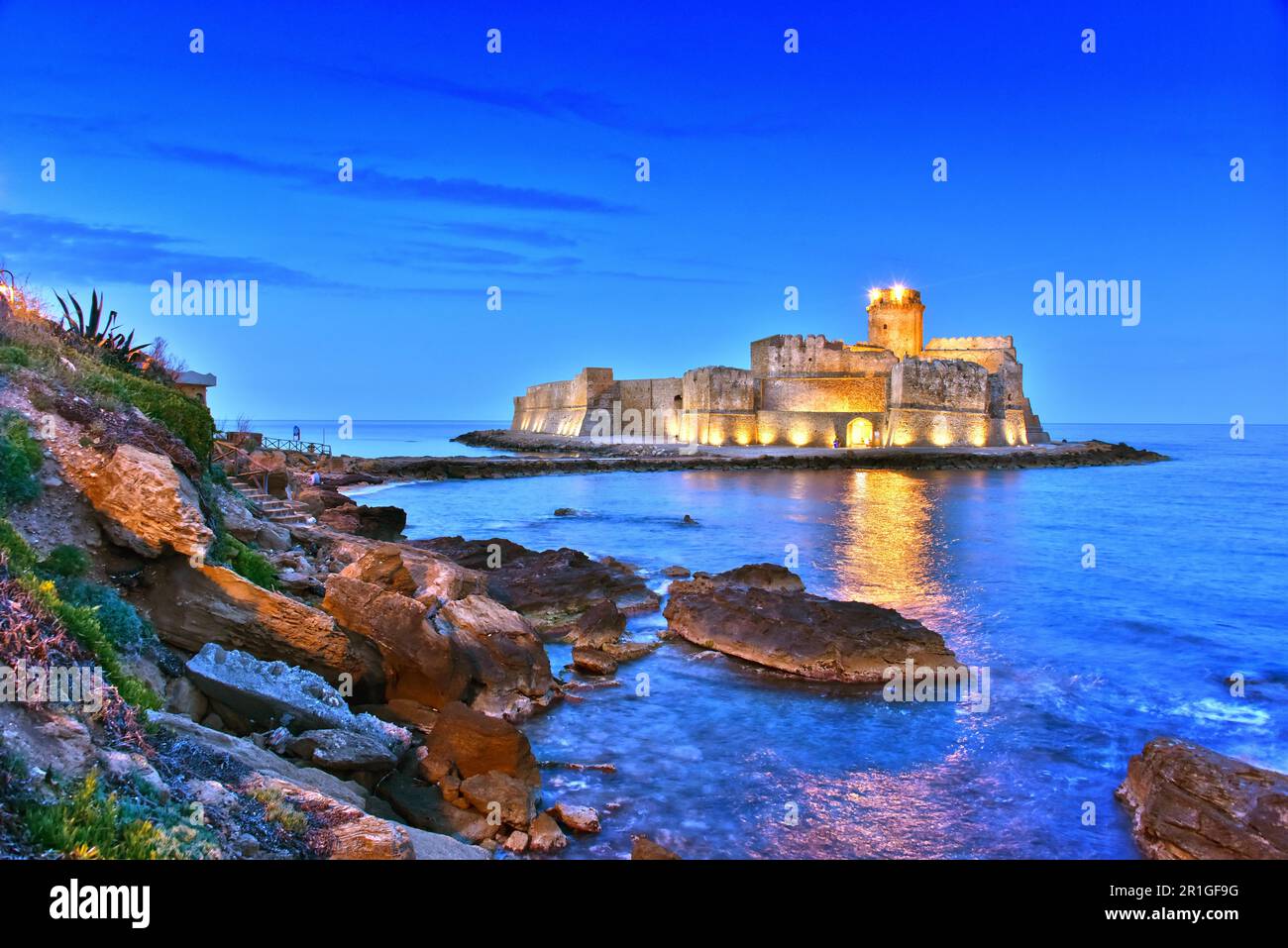 Il castello nell'Isola di Capo Rizzuto in provincia di Crotone, Calabria Foto Stock