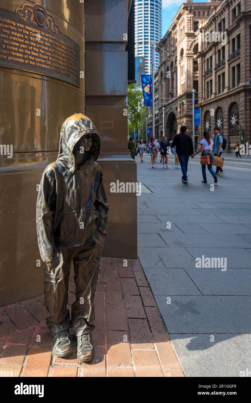 L'artista Caroline Rothwell ha creato questa e una seconda scultura intitolata giovani nel 2012. È stato acquisito nel 2013 dalla città di Sydney Foto Stock