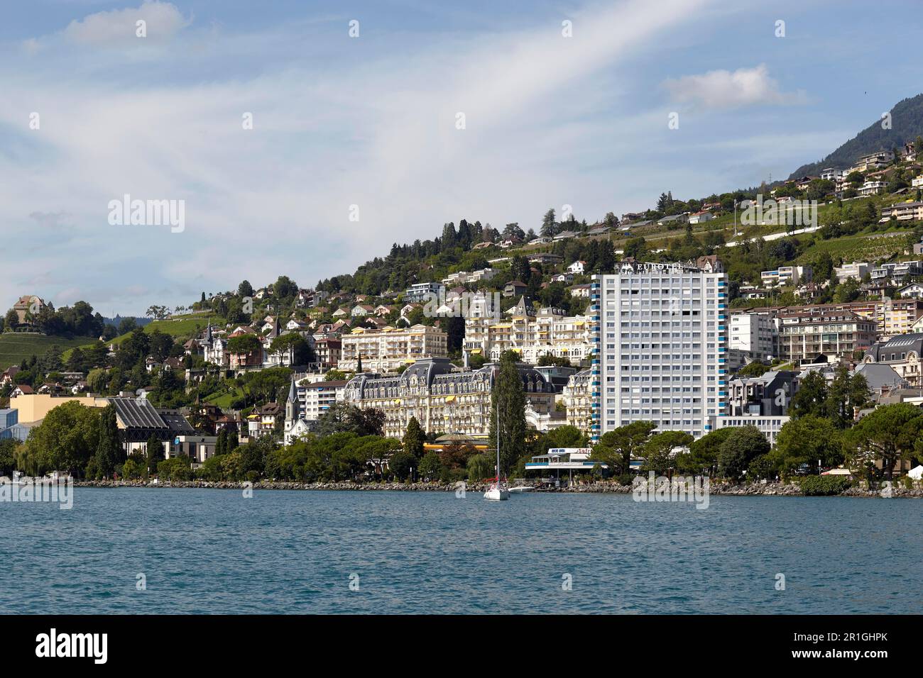 Vista su Montreux, Palace Hotel e Eurotel, Montreux, Lago di Ginevra, Svizzera Foto Stock