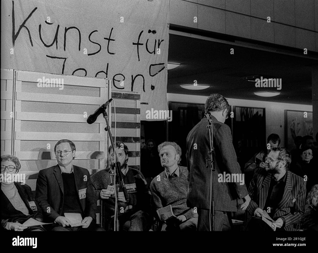 GDR, Berlino, 04.03.1990, domanda di uso culturale (da sinistra a destra) Irene Runge, ?, Wolfgang Templin, Friedrich Schorlemmer) Foto Stock