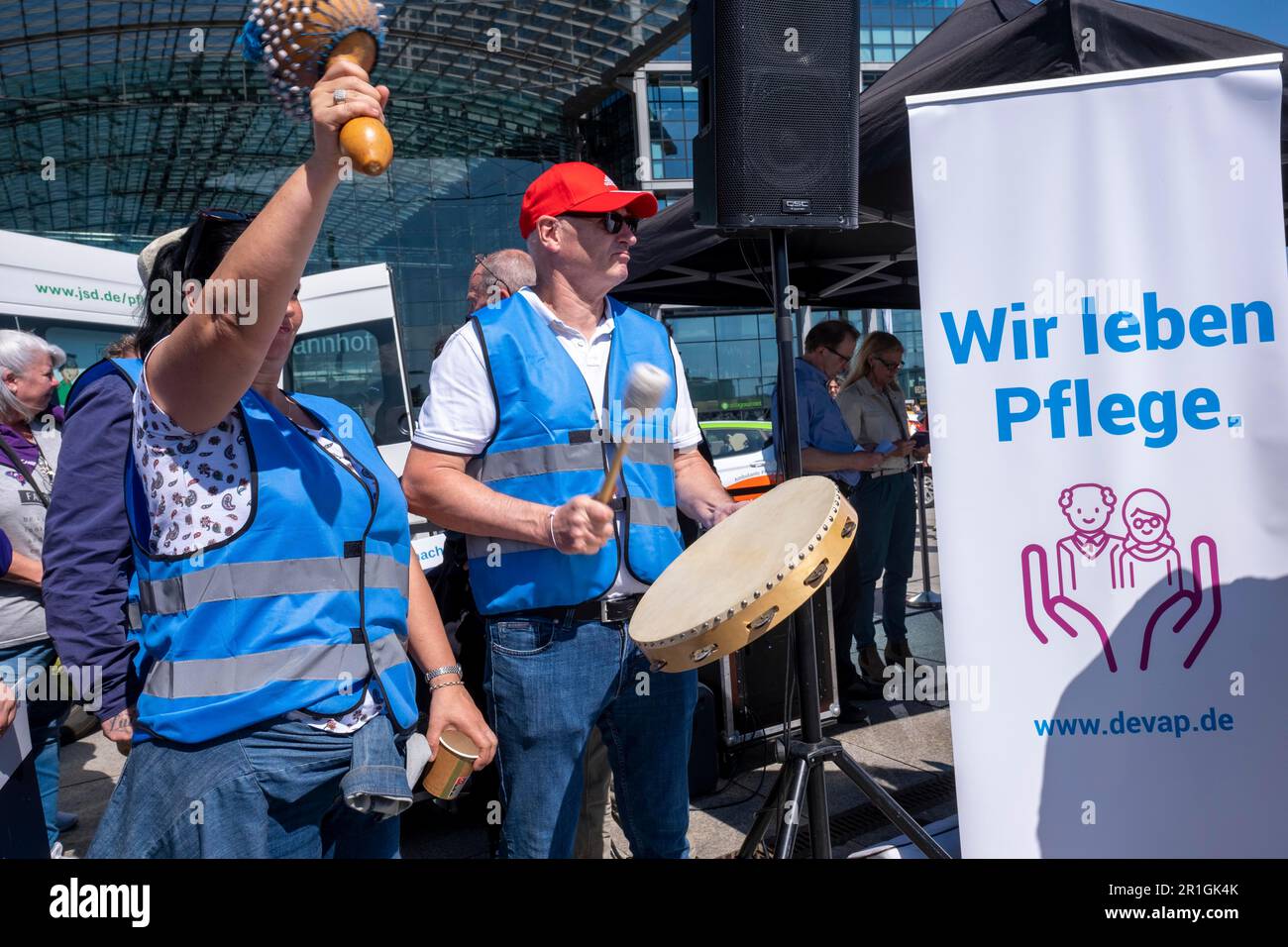 Germania, Berlino, 12.05.2023, Giornata della cura, Campagna per l'Amore, Washingtonplatz Foto Stock