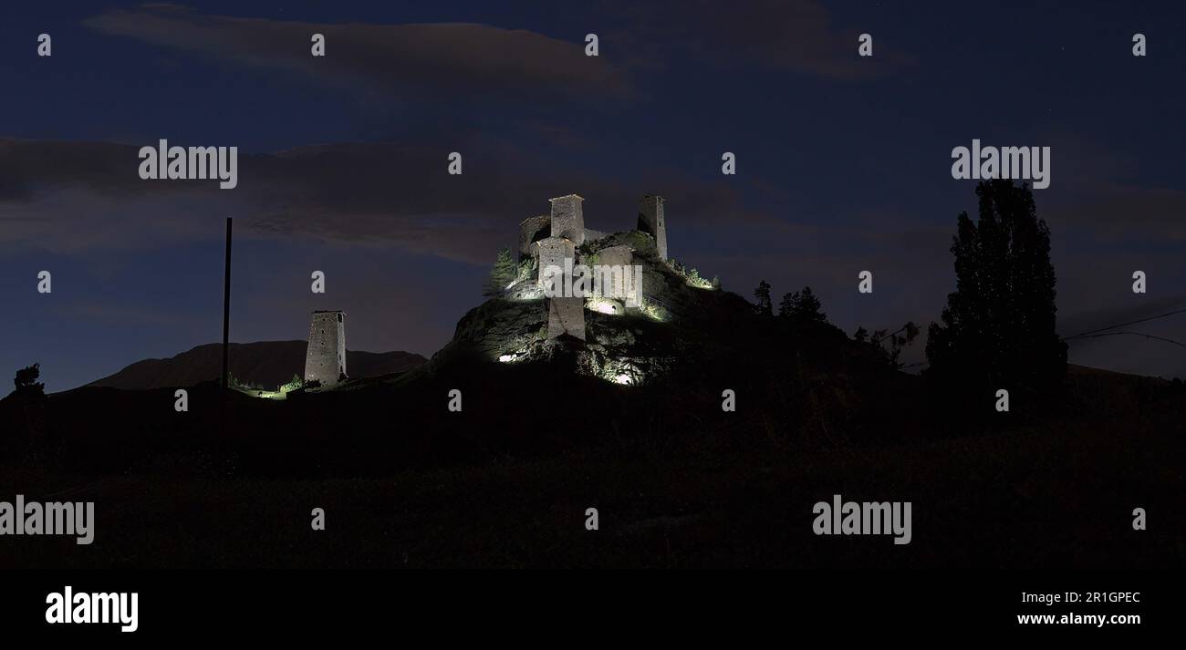 Guarda loro vicini (e quello oltre ancora di più così...) Foto Stock
