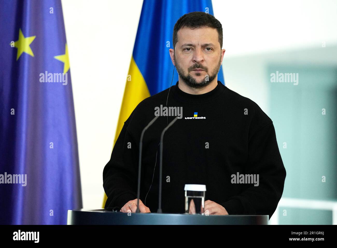 Ukraine's President Volodymyr Zelenskyy prepares to address a media conference at the chancellery in Berlin, Germany, Sunday, May 14, 2023. Ukrainian President Volodymyr Zelenskyy arrived in Berlin early Sunday for talks with German leaders about further arms deliveries to help his country fend off the Russian invasion and rebuild what's been destroyed by more than a year of devastating conflict. (AP Photo/Matthias Schrader) Foto Stock