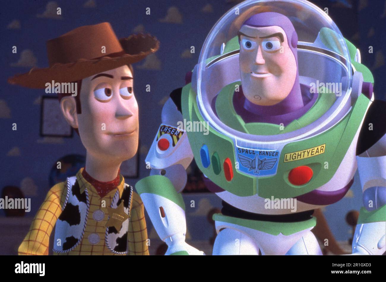 WOODY (doppiato da TOM HANKS) e BUZZ LIGHTYEAR (doppiato da TIM ALLEN) nel regista di TOY STORY 1995 JOHN LASSETER music Randy Newman Pixar Animation Studios / Walt Disney Pictures Foto Stock