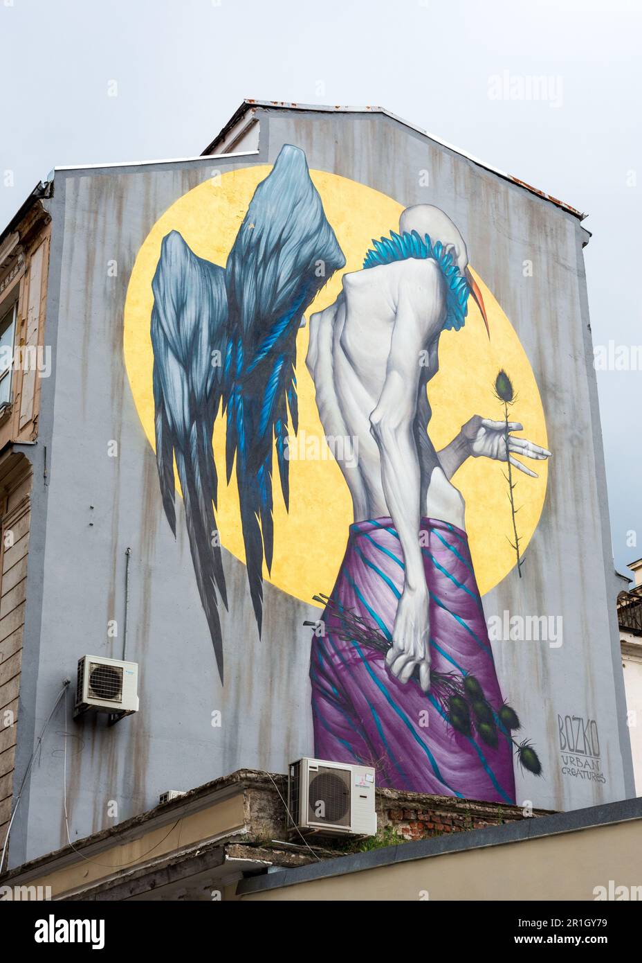 Murale Street art grande opera d'arte murale raffigurante un tema oscuro dell'orrore sul muro della facciata di edifici residenziali a Sofia, Bulgaria Foto Stock