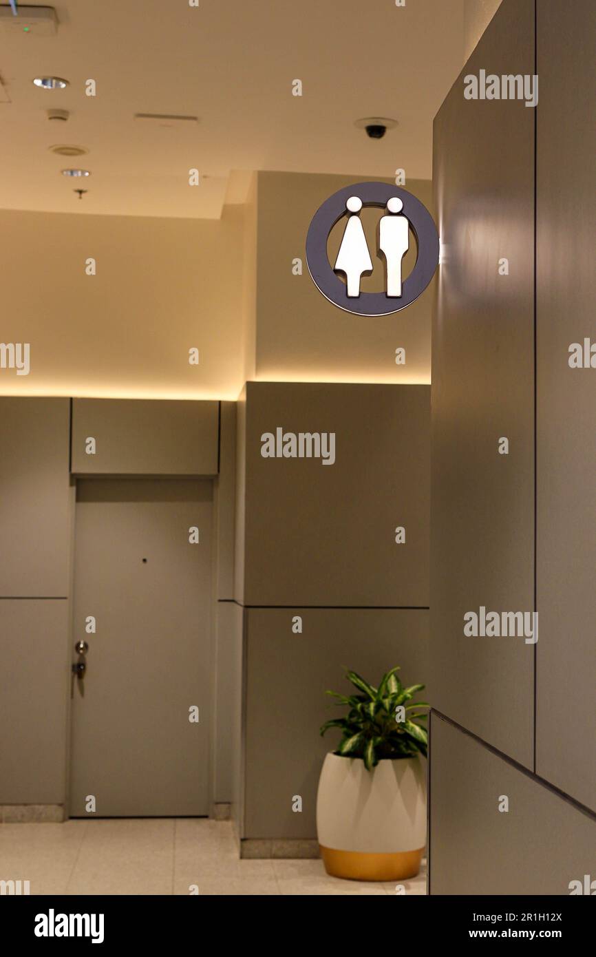Icona toilette. Segno semplice di WC maschio, femmina, cartello WC per servizi igienici Foto Stock